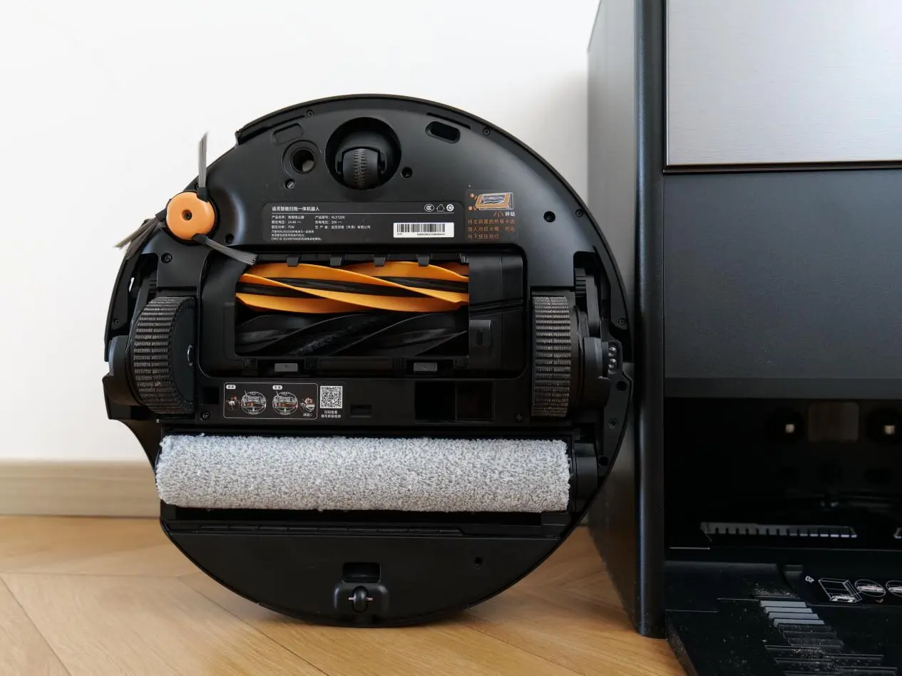 ロボット掃除機の底面構造とドック